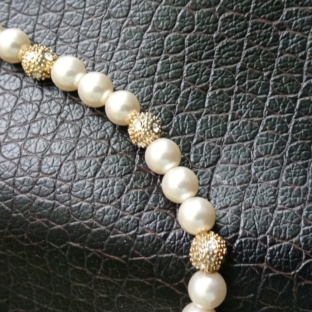 Vintage fashion faux pearl choker